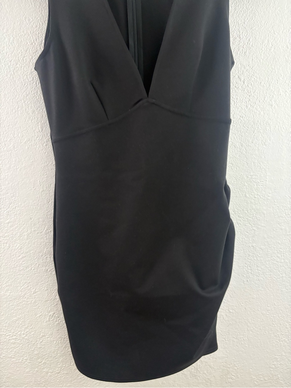 Superdown Letizia Newspaper Dress black sleeveless V-neck bodycon ruching side M - Picture 4 of 8